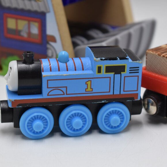 Ulfstead Lumber Wood Chipper w/ Thomas - Thomas & Friends Wooden Railway Trains - Picture 4 of 13